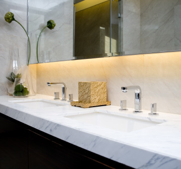 two-clean-bathroom-sinks-in-apartment